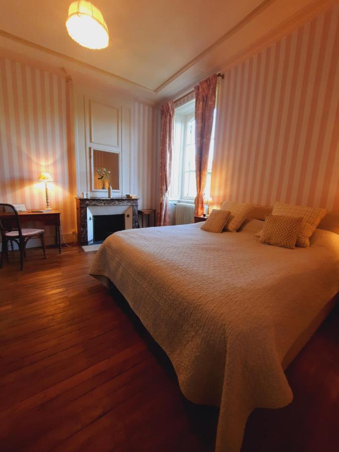 Bed and Breakfast Maison Zola Сент-Аман-Монрон Экстерьер фото